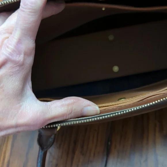 Dooney And Bourke Purse - Picture 6 of 16